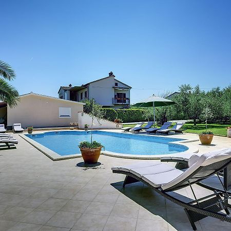 Zum Sandstrand Sind Es Wenige Gehminuten - Geniessen Sie Aber Auch Die Zeit Am Pool Medulin Luaran gambar